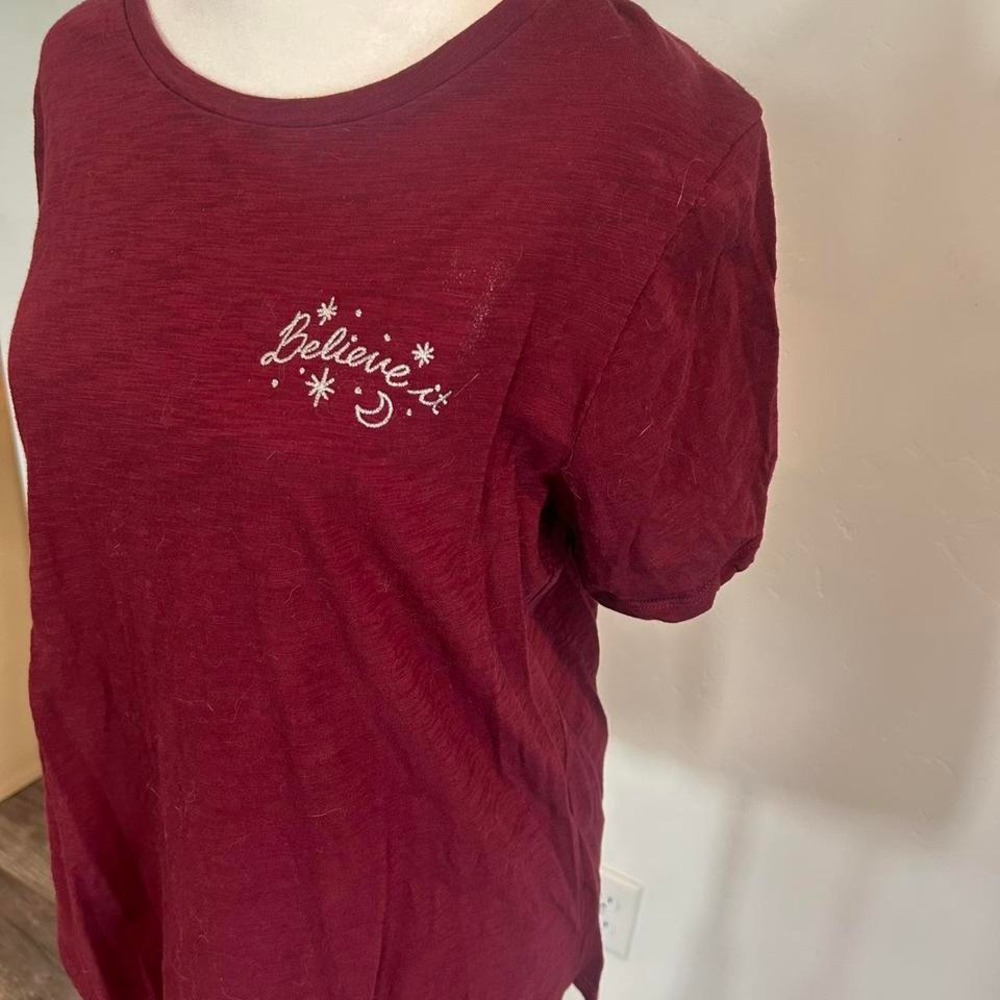Believe Graphic T Shirt Burgundy Holiday Christmas Tee Casual Top - Picture 2 of 4